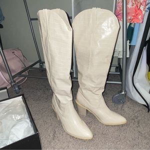 NWT Snake Print Cowboy boots